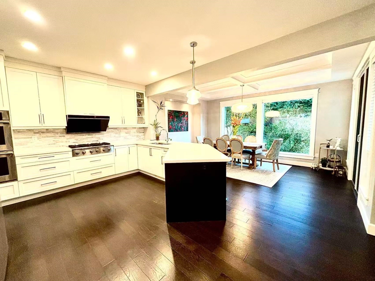 Kitchen Island Photo of 16412 26b Avenue, Surrey, BC