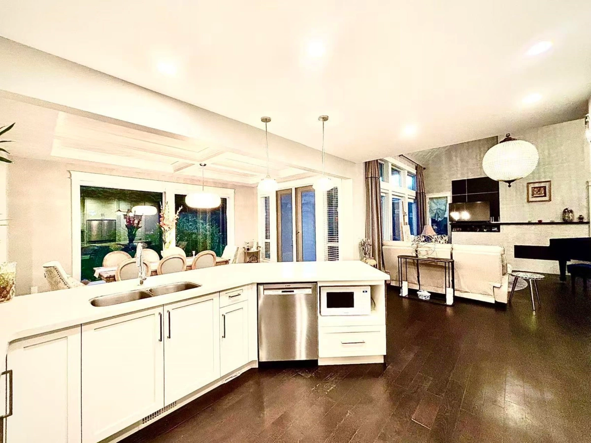 Kitchen Photo of 16412 26b Avenue, Surrey, BC