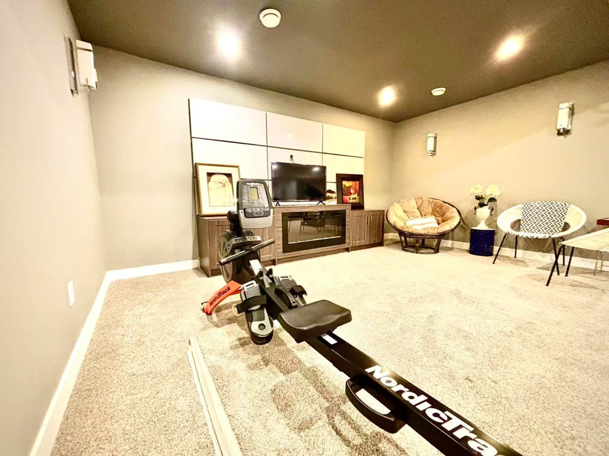 Laundry Room Photo of 16412 26b Avenue, Surrey, BC