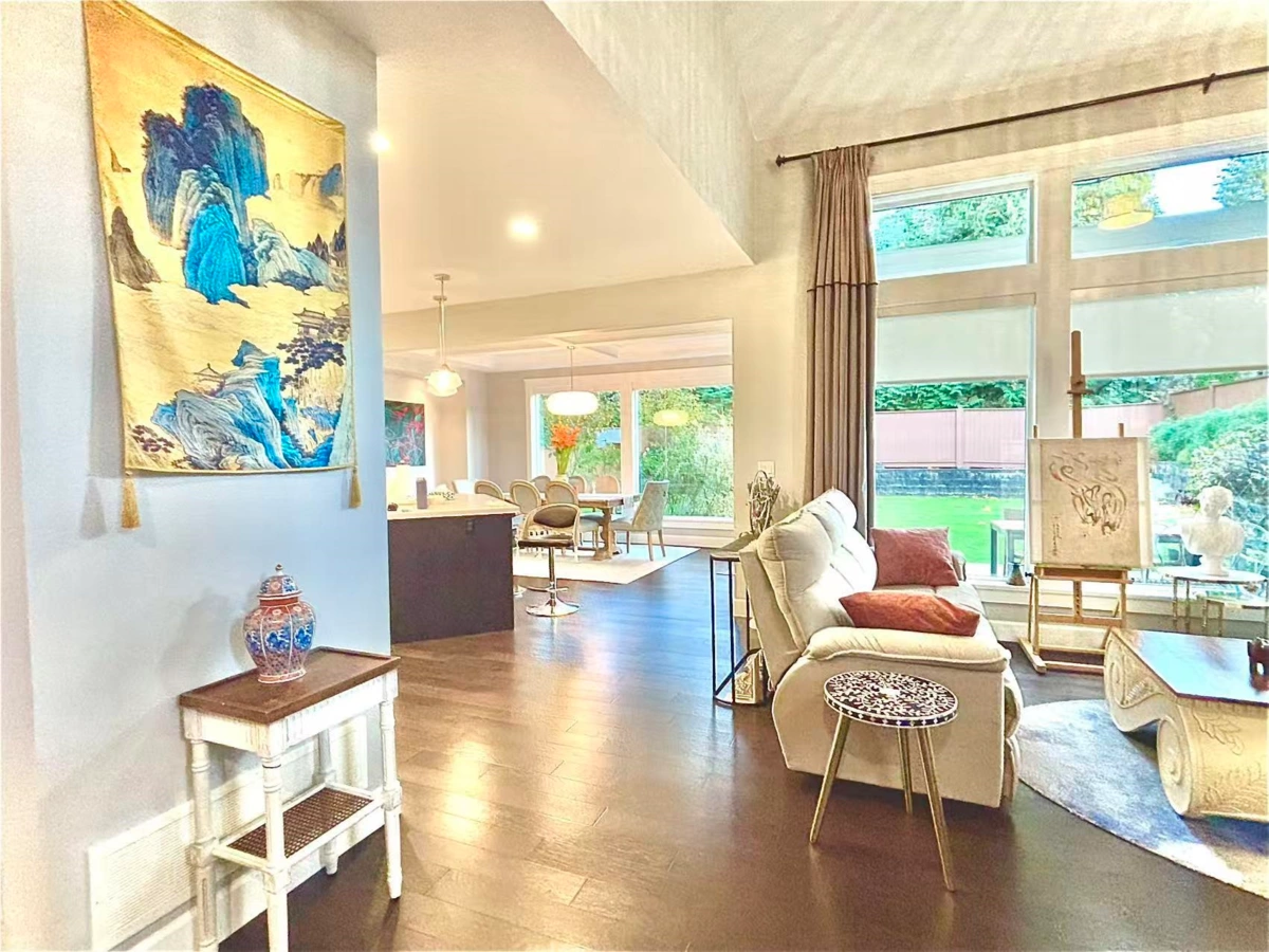 Living Room Photo of 16412 26b Avenue, Surrey, BC