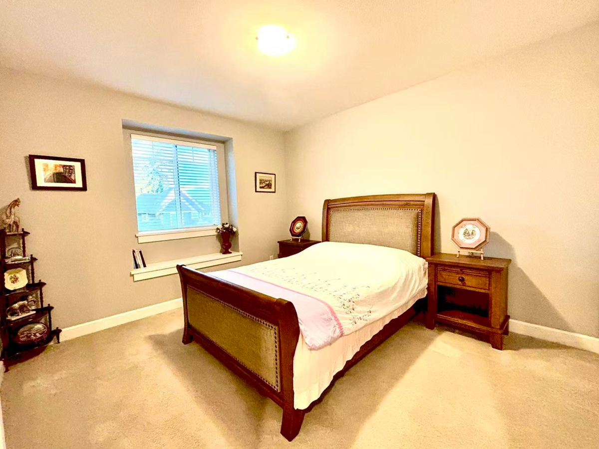 Powder Room Photo of 16412 26b Avenue, Surrey, BC