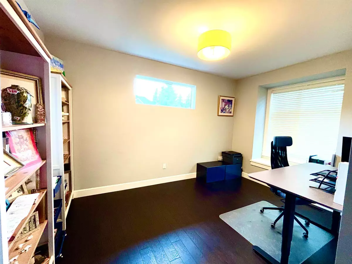 Staircase Photo of 16412 26b Avenue, Surrey, BC