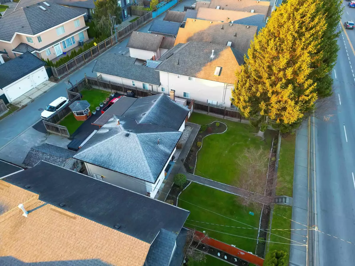 Kitchen Island Photo of 9211 No. 1 Road, Richmond, BC