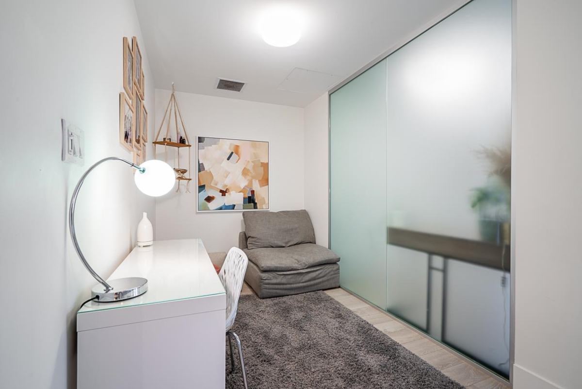 Kitchen Island Photo of 103 680 Seylynn Crescent, North Vancouver, BC