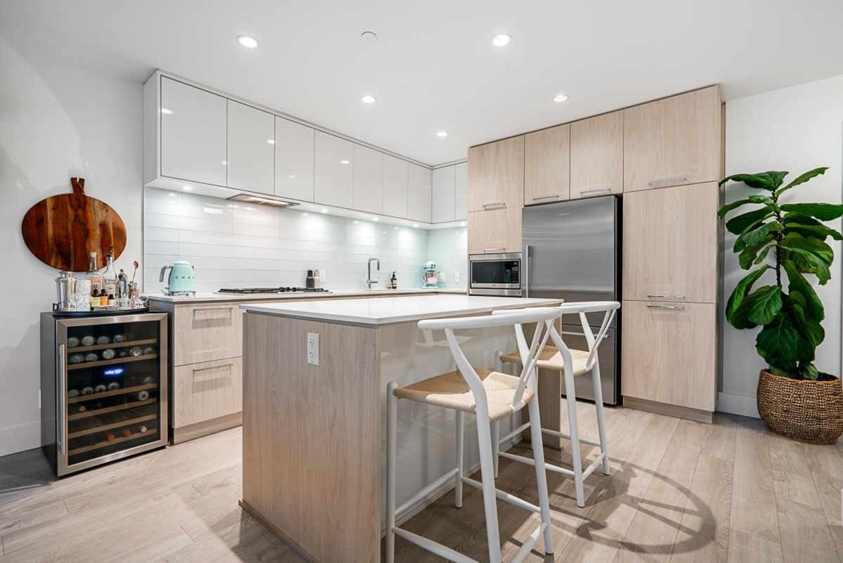 Primary Bathroom Photo of 103 680 Seylynn Crescent, North Vancouver, BC