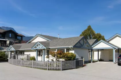 13 1201 Pemberton Avenue, Squamish, BC, Squamish — Half Duplex for sale