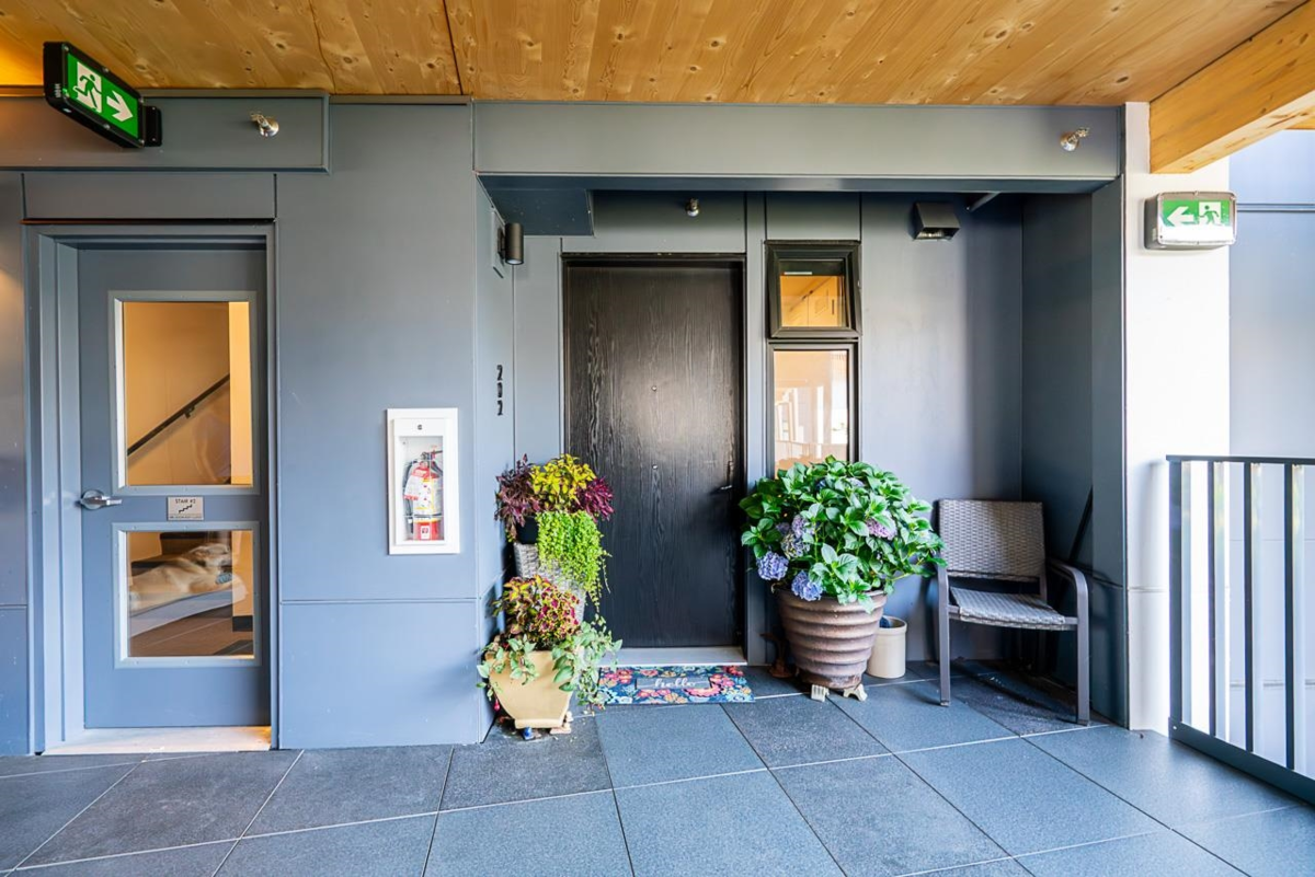 Breakfast Nook Photo of 202 310 Salter Street, New Westminster, BC