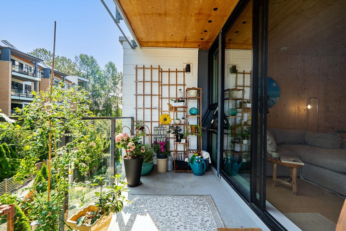 Entry Foyer Photo of 202 310 Salter Street, New Westminster, BC