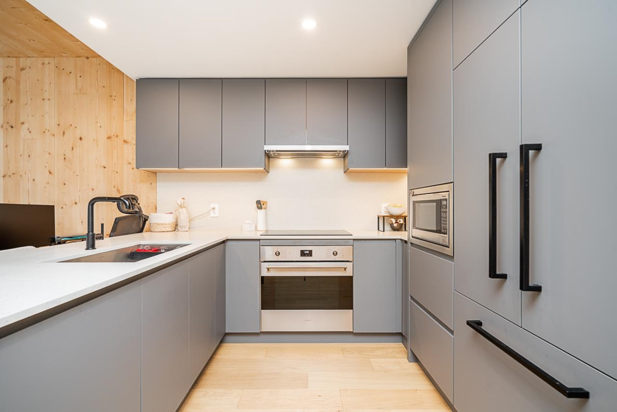 Primary Bathroom Photo of 202 310 Salter Street, New Westminster, BC