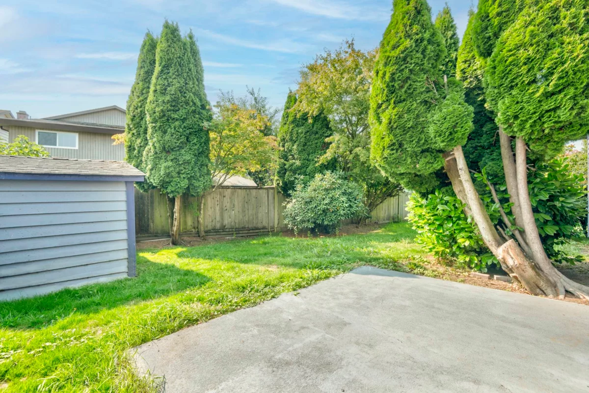 Powder Room Photo of 5202 Hollywood Drive, Richmond, BC