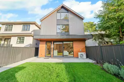Backyard Photo of 2 3466 W 22nd Avenue, Vancouver, BC