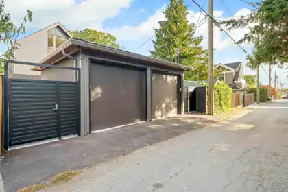 Hot Tub / Spa Photo of 2 3466 W 22nd Avenue, Vancouver, BC