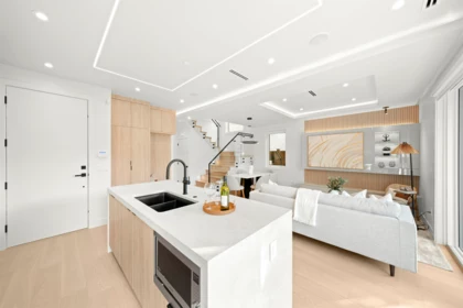 Kitchen Island Photo of 2 3466 W 22nd Avenue, Vancouver, BC