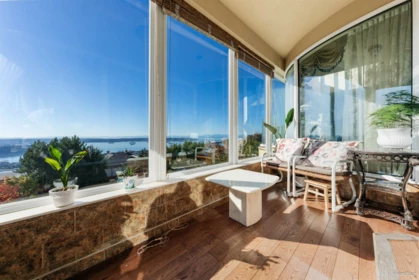 Kitchen Island Photo of 1419 Chippendale Road, West Vancouver, BC