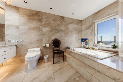 Powder Room Photo of 1419 Chippendale Road, West Vancouver, BC