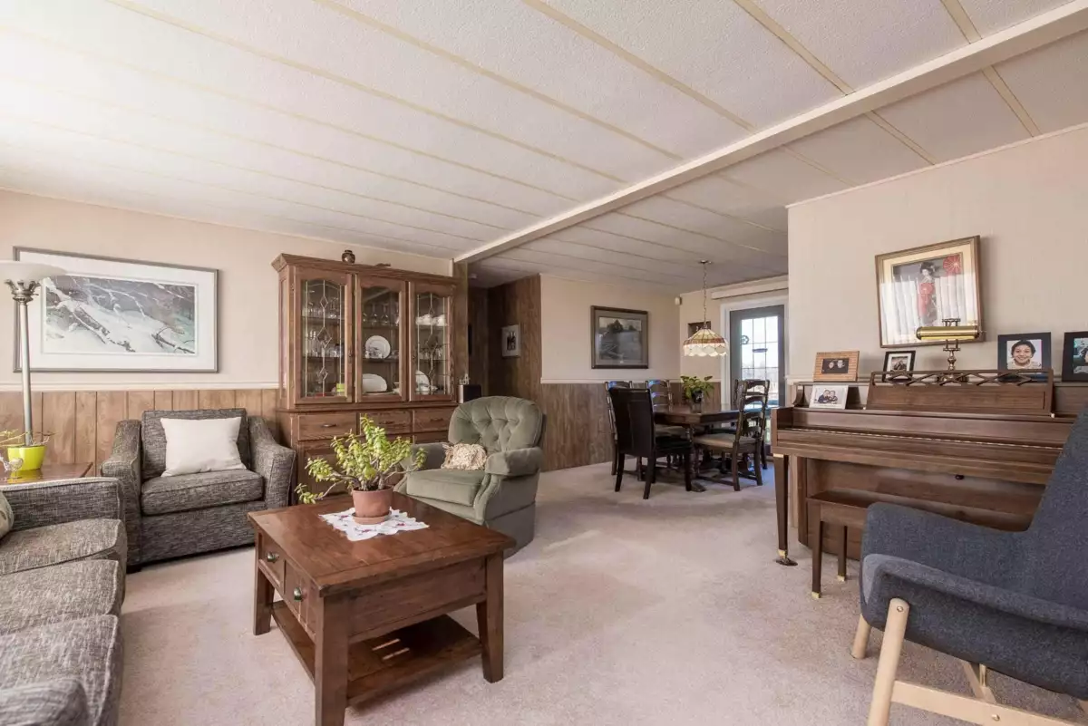 Entry Foyer Photo of 28991 Townshipline Road, Abbotsford, BC