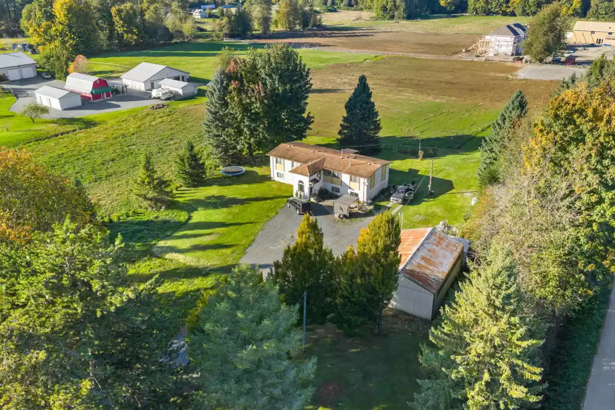 Kitchen Island Photo of 28991 Townshipline Road, Abbotsford, BC