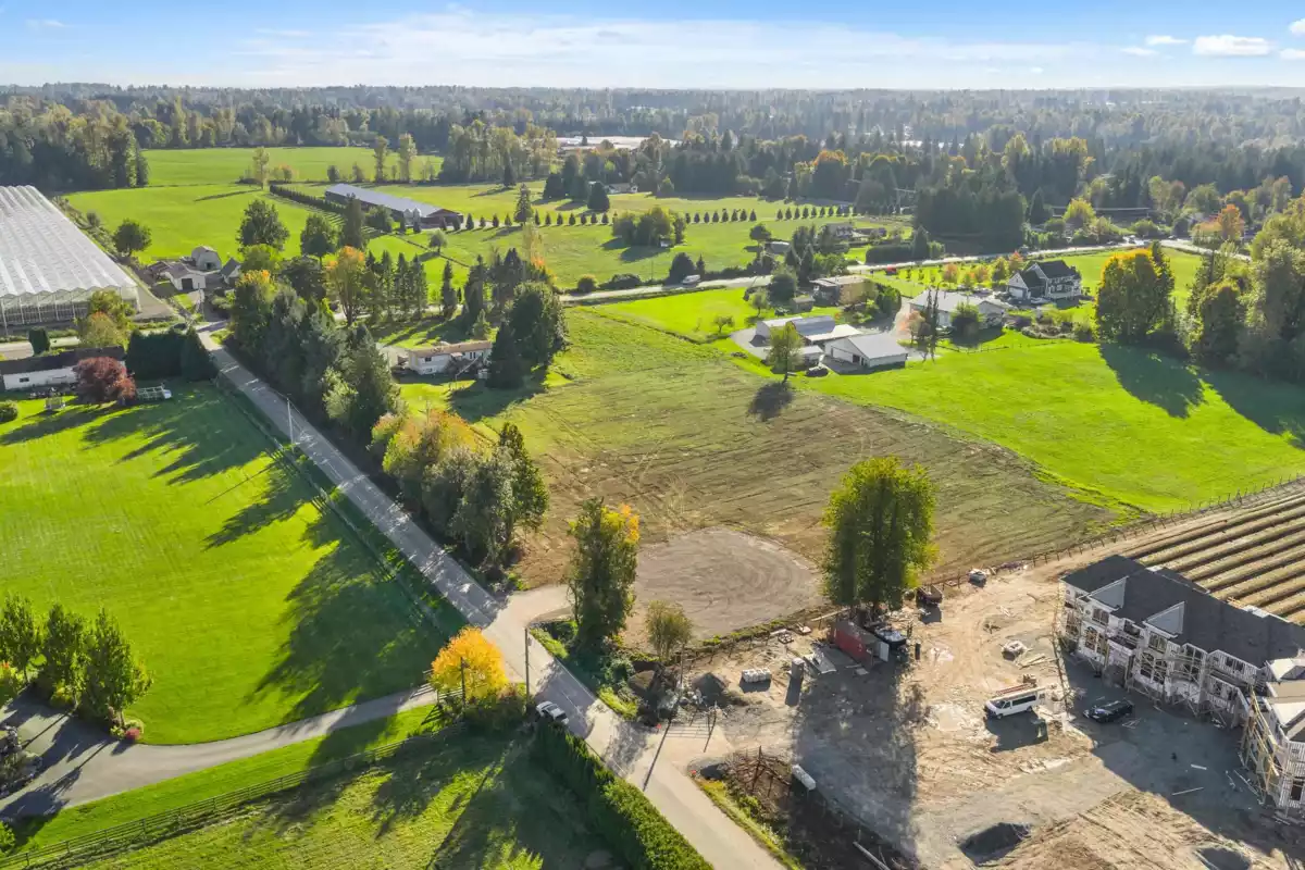 Living Room Photo of 28991 Townshipline Road, Abbotsford, BC