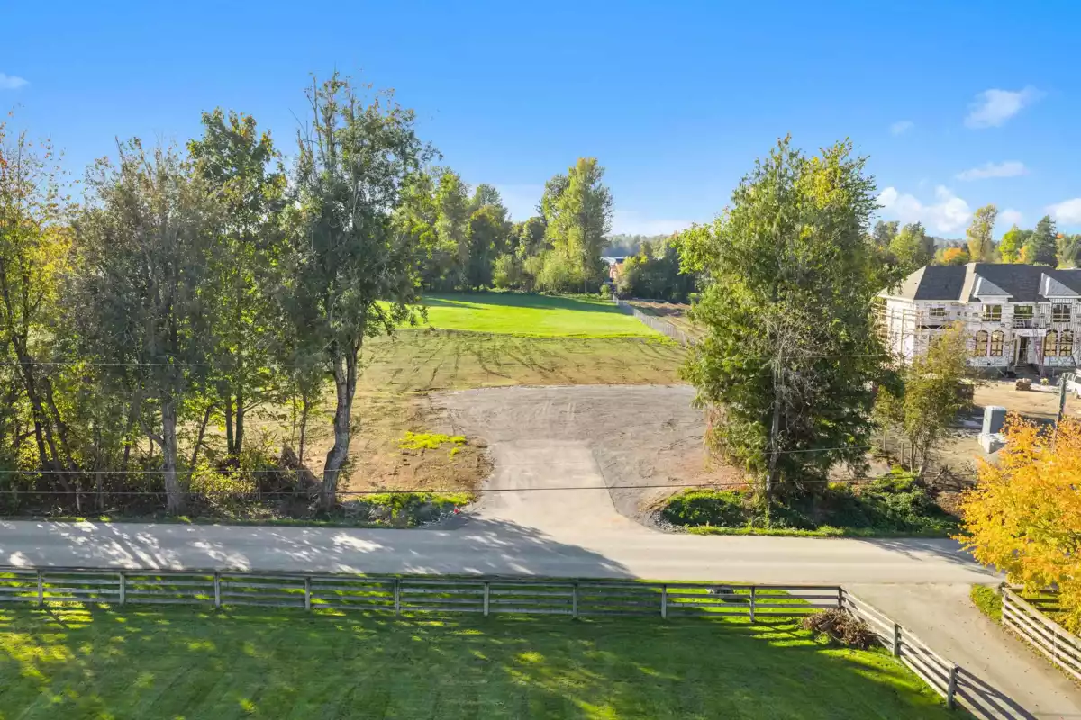 Walk-In Closet Photo of 28991 Townshipline Road, Abbotsford, BC