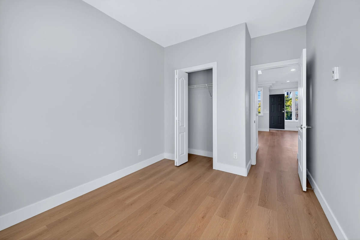 Hallway Photo of 392 E 63rd Avenue, Vancouver, BC