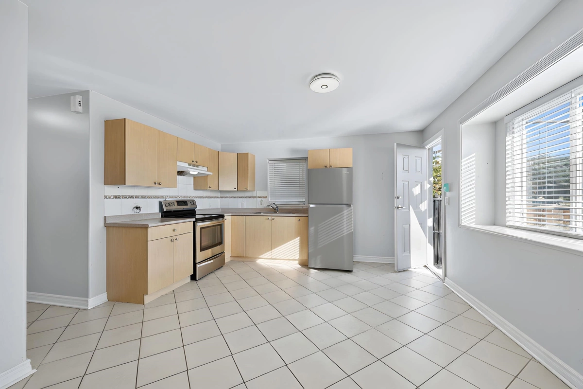 Swimming Pool Photo of 392 E 63rd Avenue, Vancouver, BC