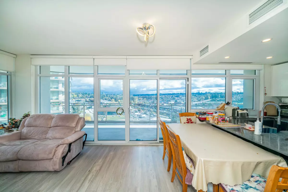 Kitchen Island Photo of 1305 5311 Goring Street, Burnaby, BC