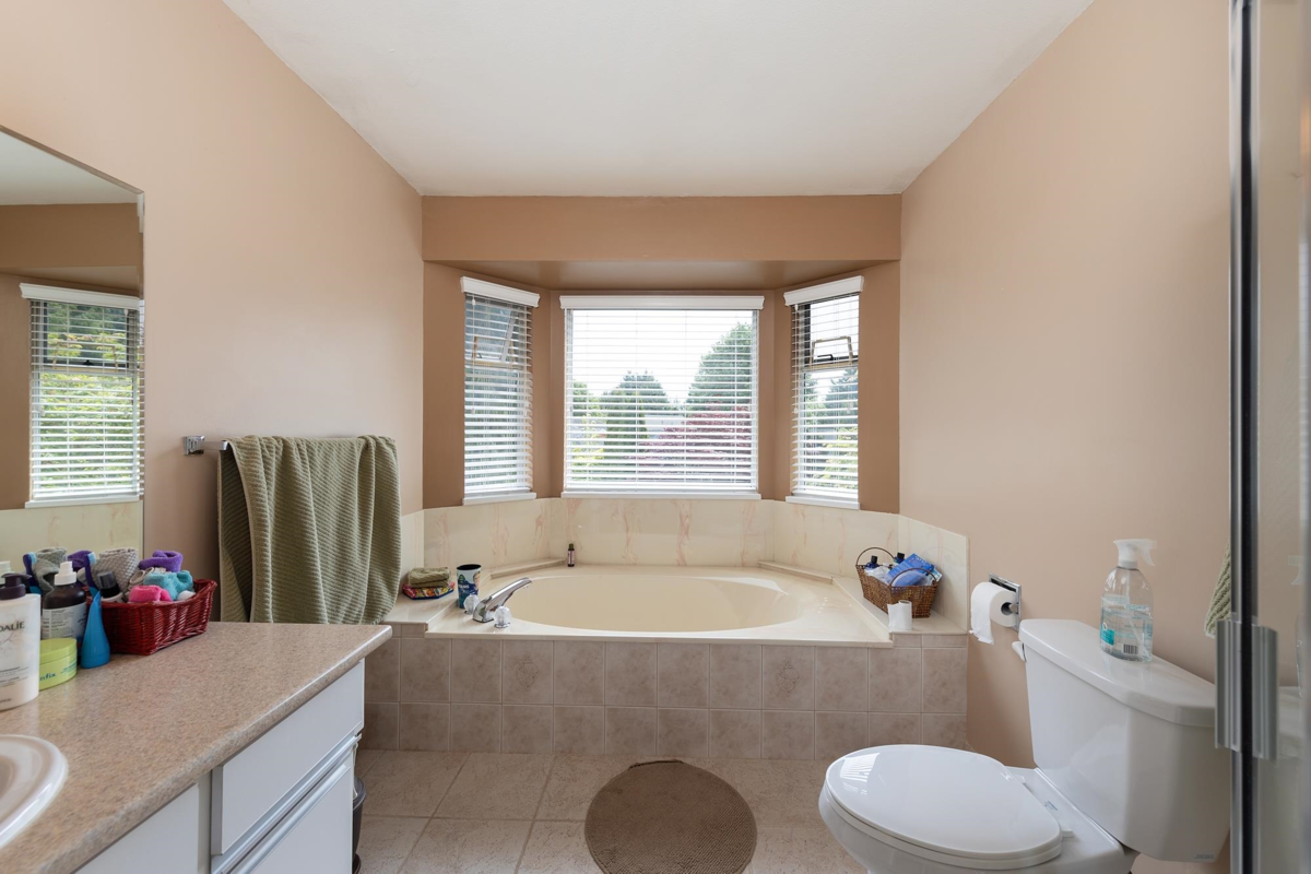 Backyard Photo of 12986 20 Avenue, Surrey, BC