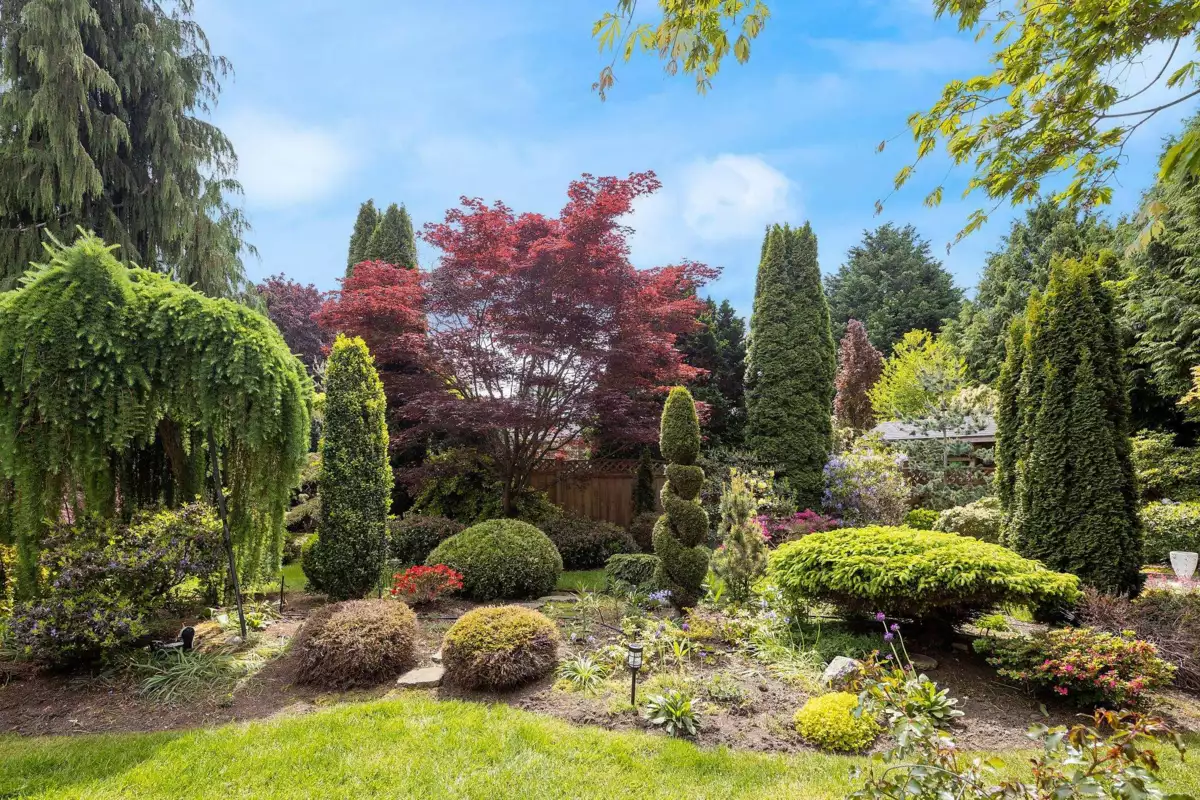 Breakfast Nook Photo of 12986 20 Avenue, Surrey, BC