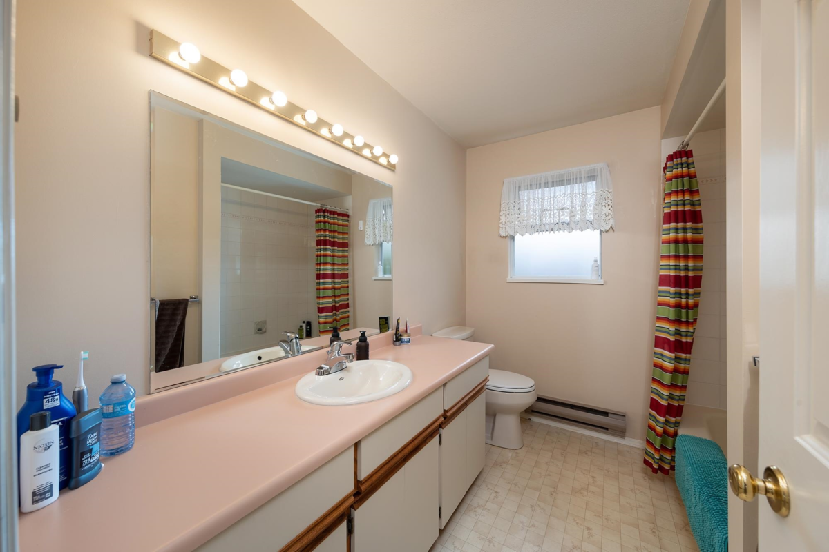 Garage Interior Photo of 12986 20 Avenue, Surrey, BC