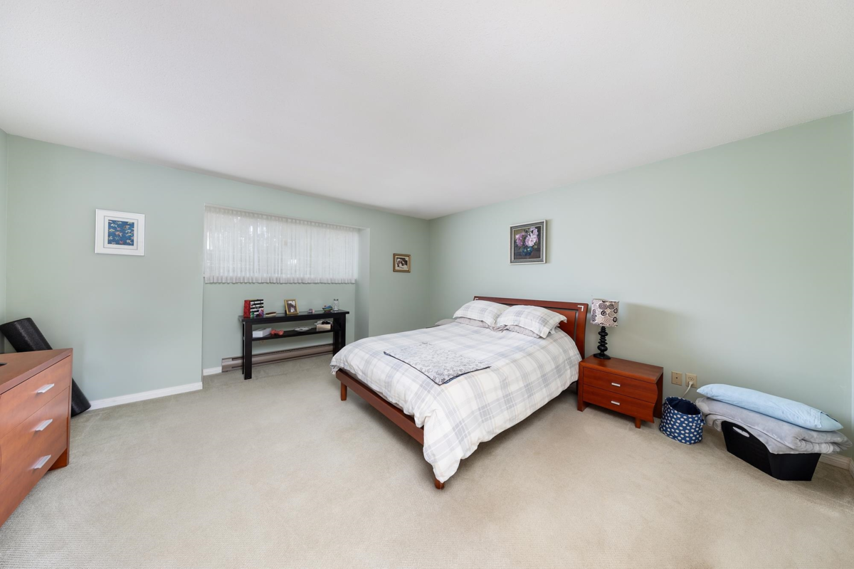 Hallway Photo of 12986 20 Avenue, Surrey, BC