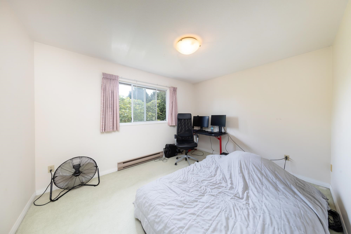 Mudroom Photo of 12986 20 Avenue, Surrey, BC