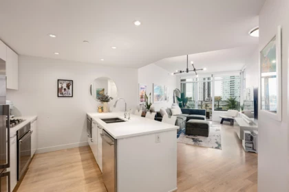 906 3557 Sawmill Crescent, Vancouver, BC, Vancouver — Apartment/Condo for sale