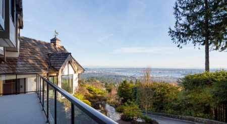 Mudroom Photo of 1159 Eyremount Drive, West Vancouver, BC