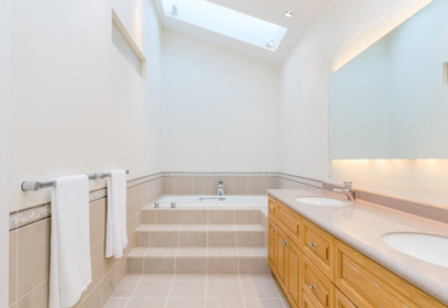 Powder Room Photo of 1159 Eyremount Drive, West Vancouver, BC