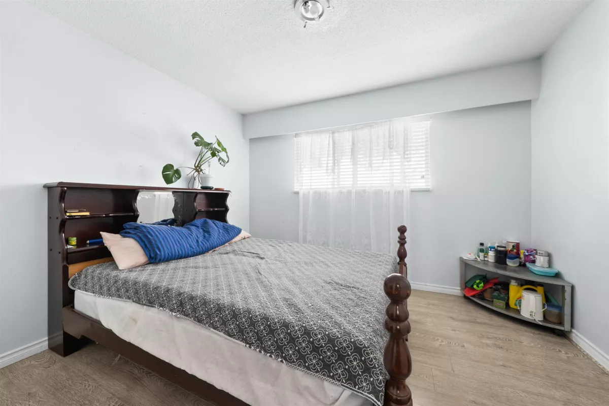 Guest Bathroom Photo of 13687 112 Avenue, Surrey, BC
