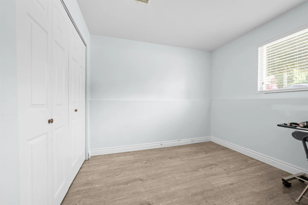 Kitchen Island Photo of 13687 112 Avenue, Surrey, BC