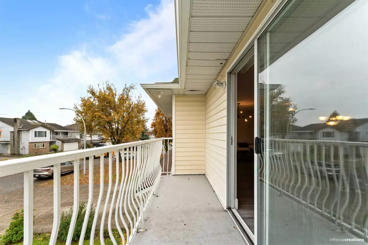 Front Yard Photo of 7565 123a Street, Surrey, BC