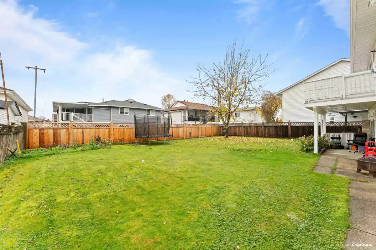 Garden / Landscaping Photo of 7565 123a Street, Surrey, BC