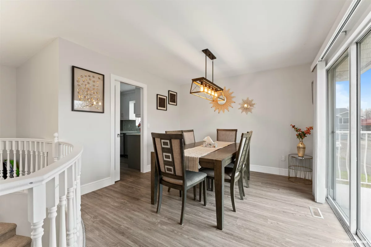 Kitchen Island Photo of 7565 123a Street, Surrey, BC