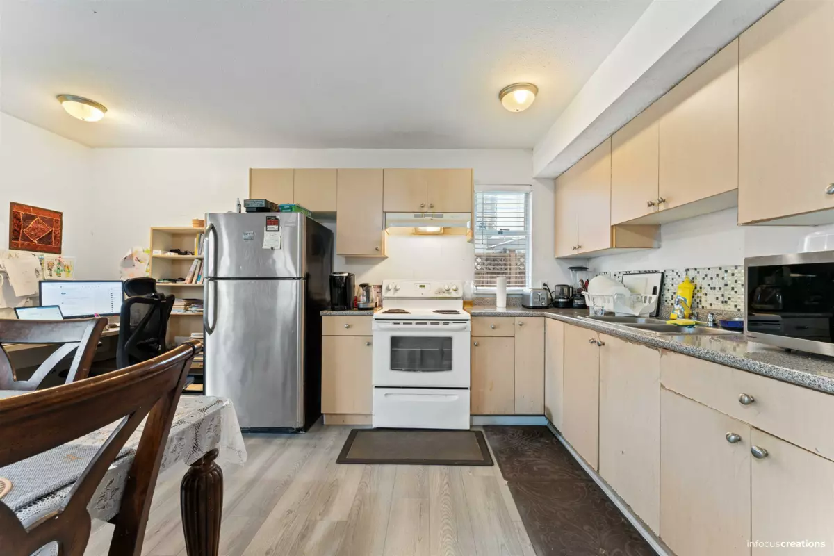 Laundry Room Photo of 7565 123a Street, Surrey, BC