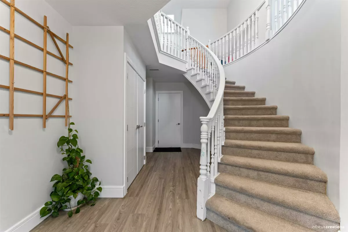 Living Room Photo of 7565 123a Street, Surrey, BC