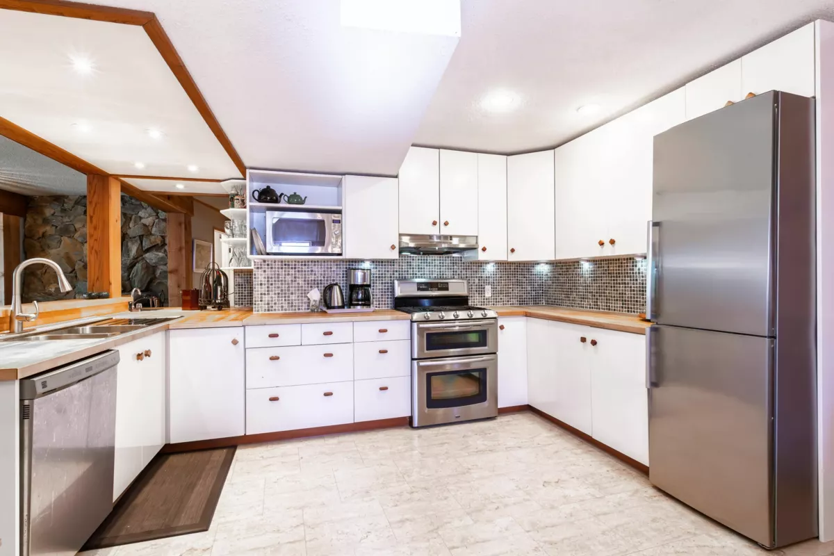 Laundry Room Photo of 1496 Mary Hill Lane, Port Coquitlam, BC