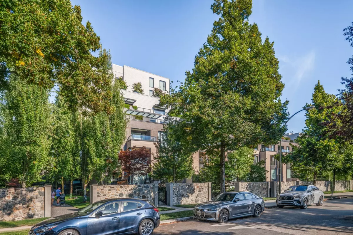 Outdoor Patio Photo of 901 7228 Adera Street, Vancouver, BC
