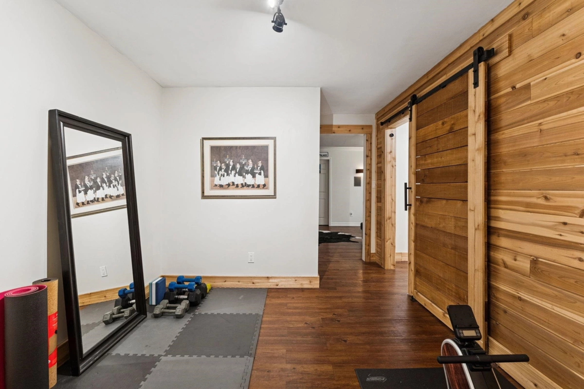 Hallway Photo of 5782 Garrison Boulevard, Chilliwack, BC