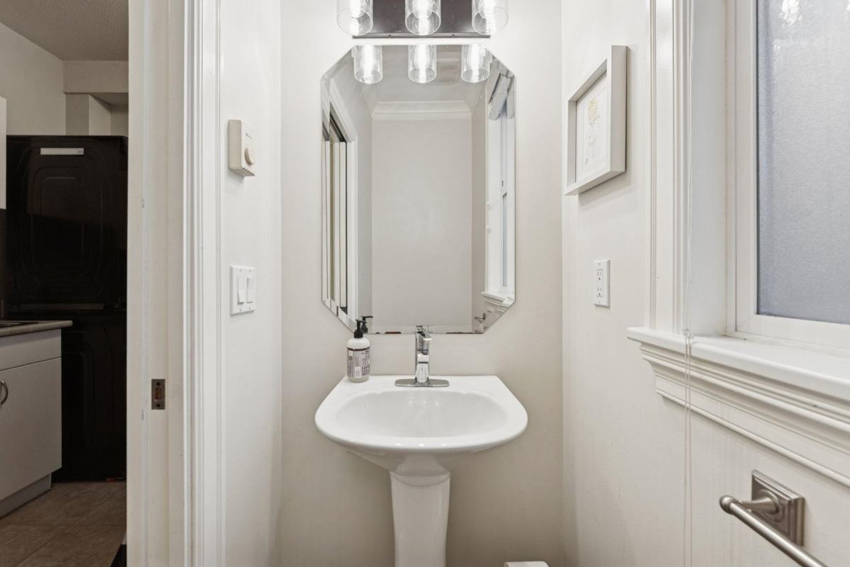 Primary Bathroom Photo of 5782 Garrison Boulevard, Chilliwack, BC