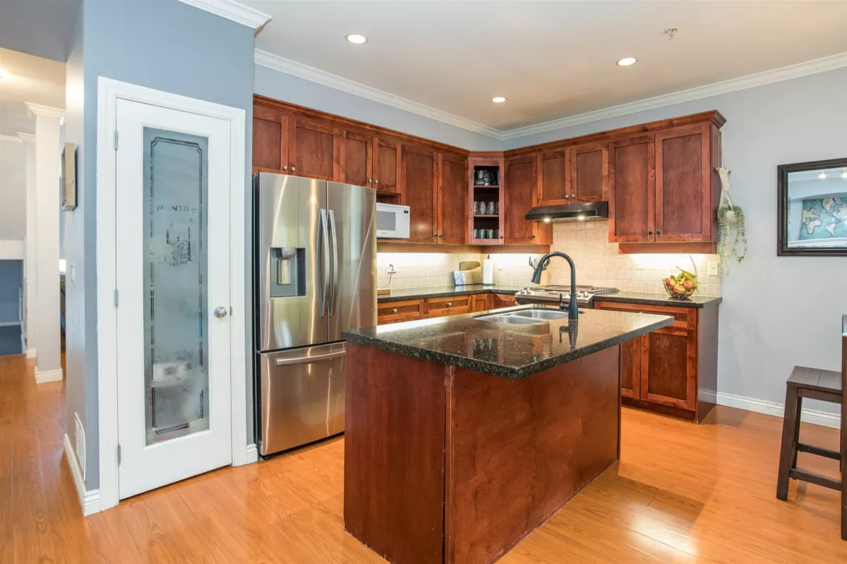Primary Bathroom Photo of 11847 191a Street, Pitt Meadows, BC