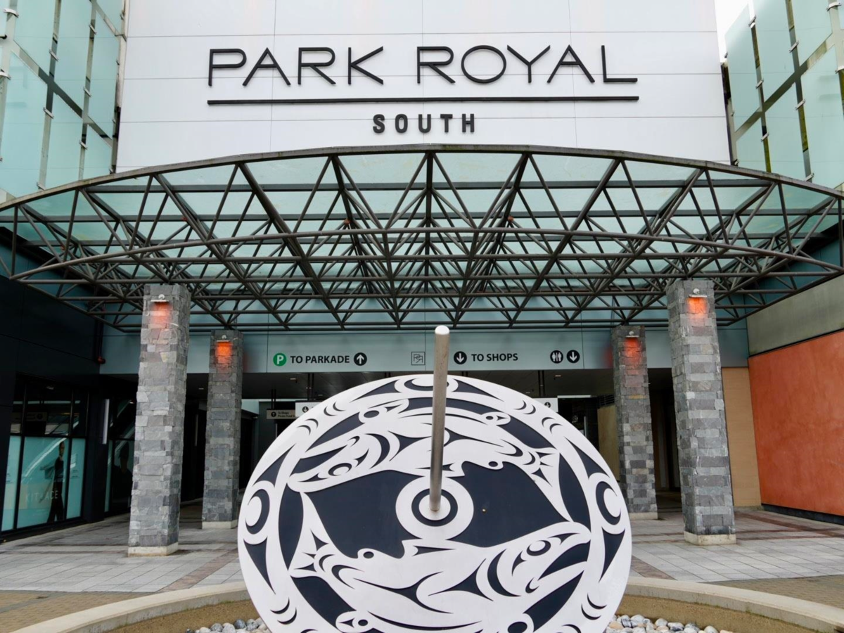 Backyard Photo of 3D 328 Taylor Way, West Vancouver, BC