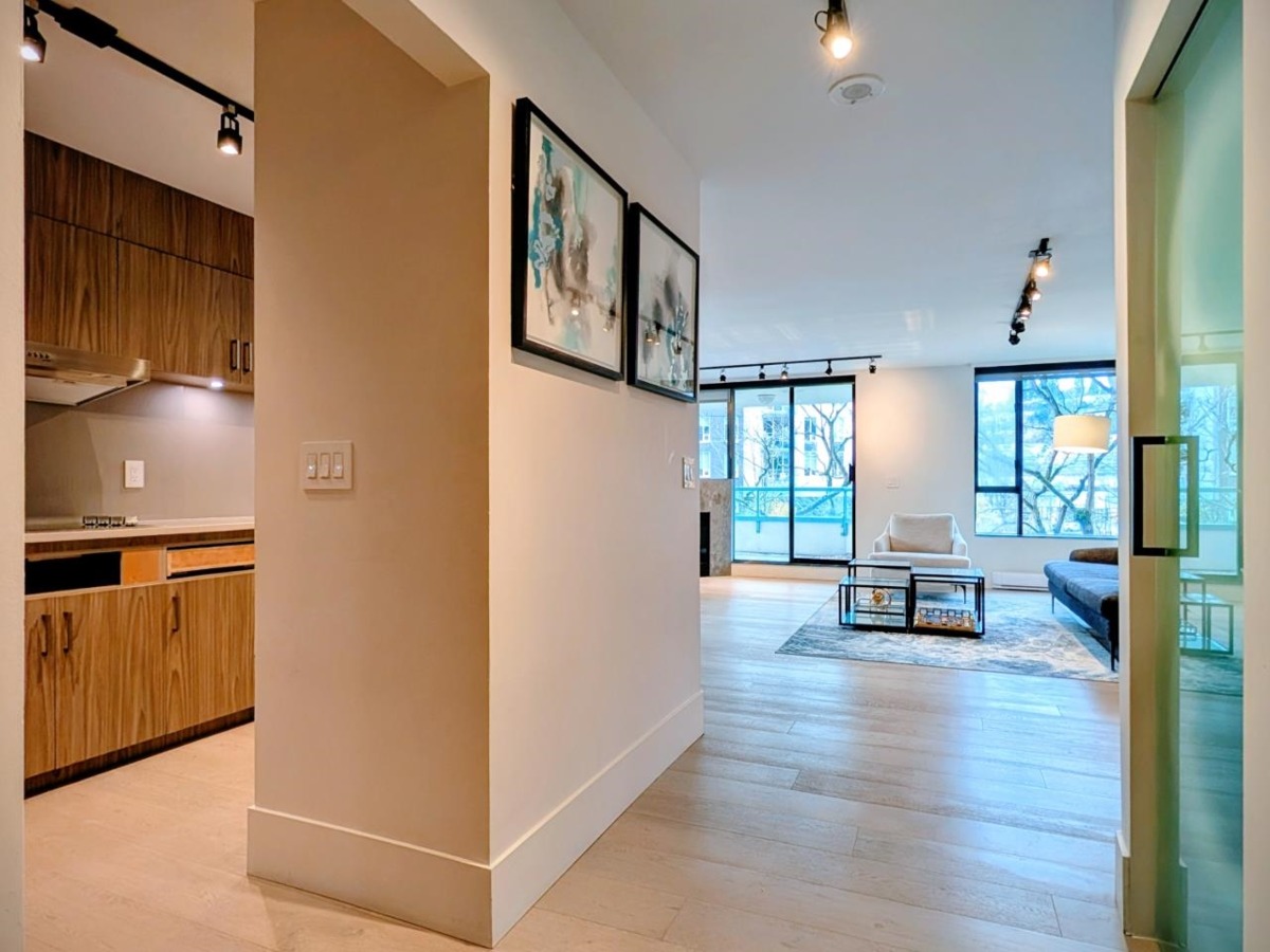 Dining Area Photo of 3D 328 Taylor Way, West Vancouver, BC