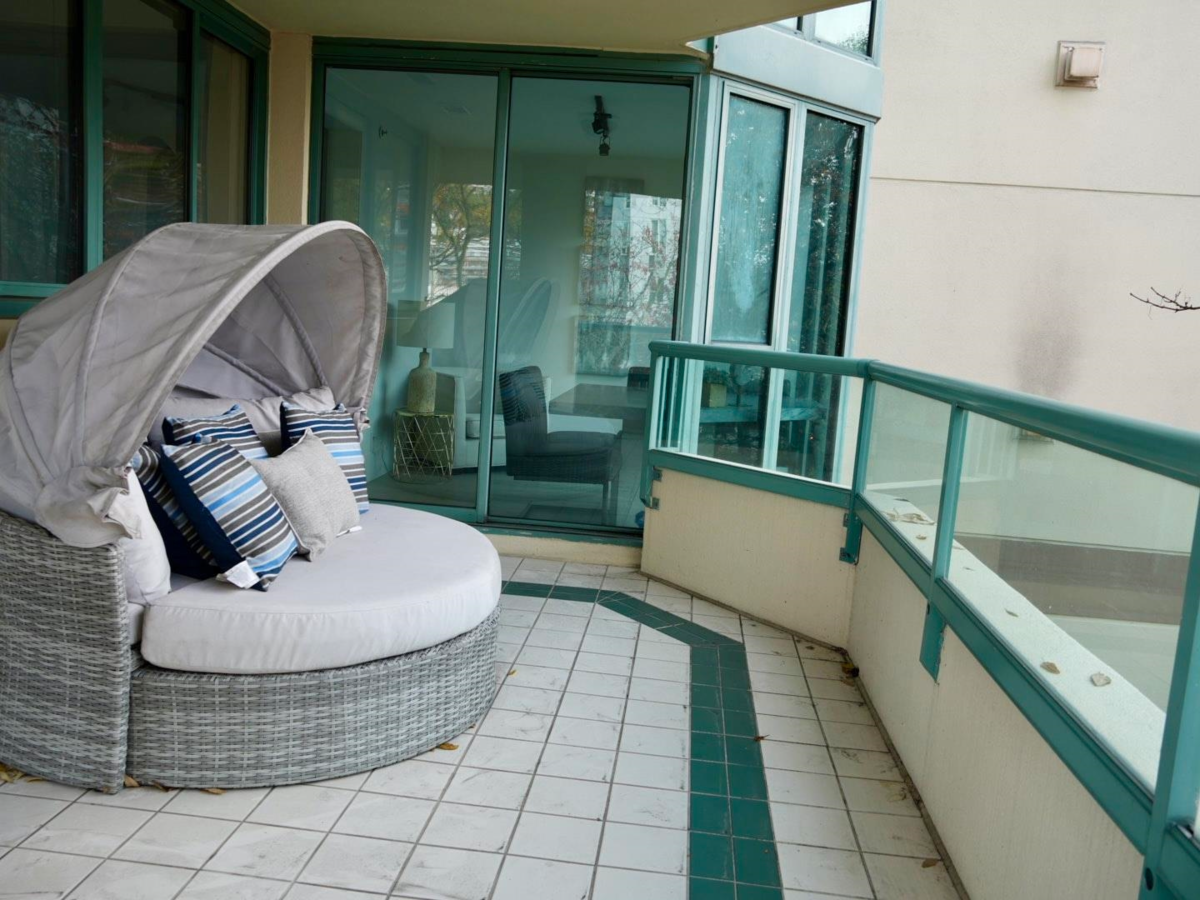 Entry Foyer Photo of 3D 328 Taylor Way, West Vancouver, BC