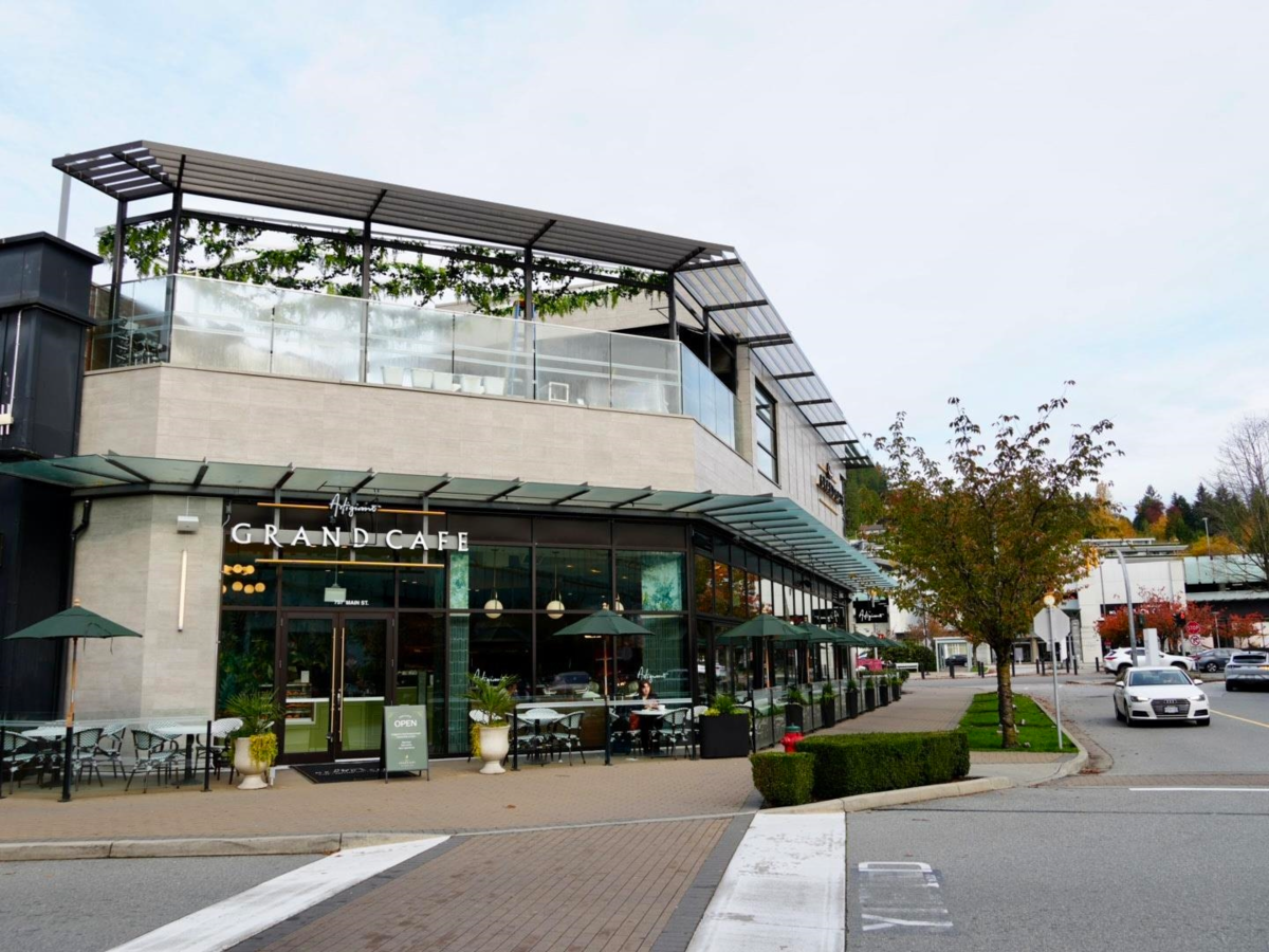 Front Yard Photo of 3D 328 Taylor Way, West Vancouver, BC